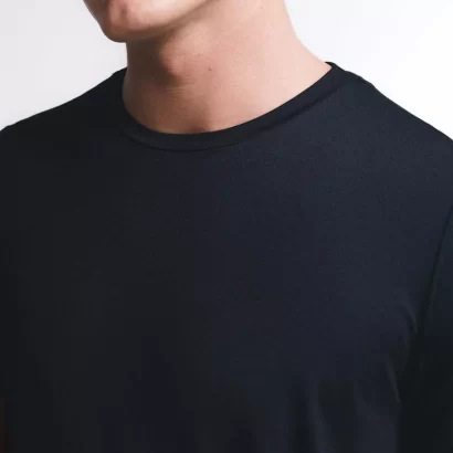 archania-minimal-camiseta-basica-tech-insider-masculina-busto